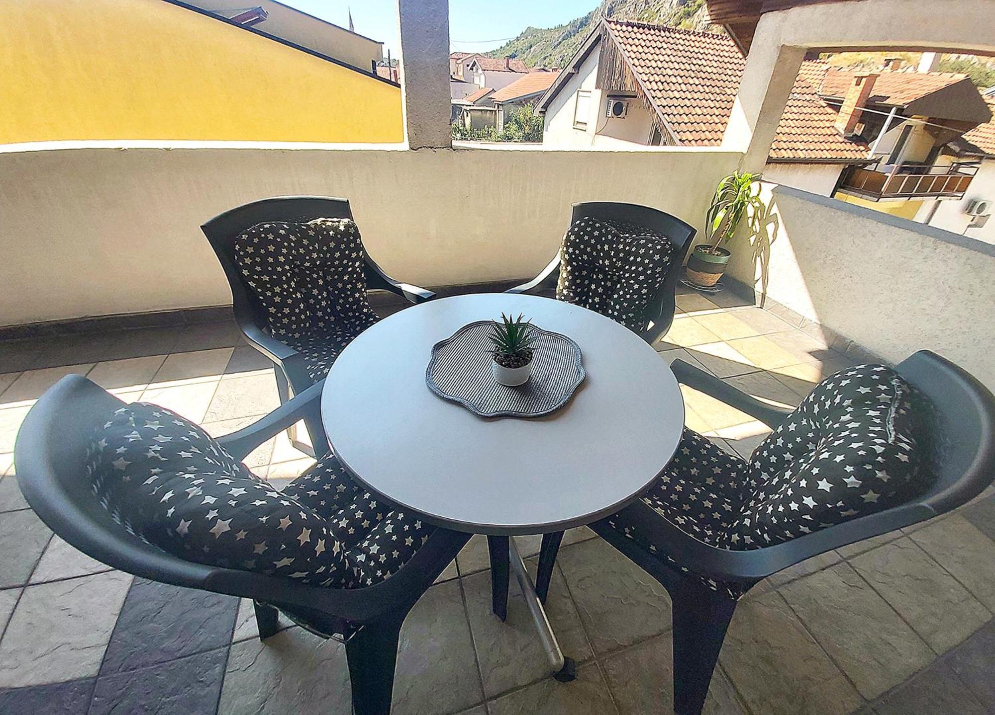 Zara Apartment With Terrace Near Old Town Mostar Bagian luar foto
