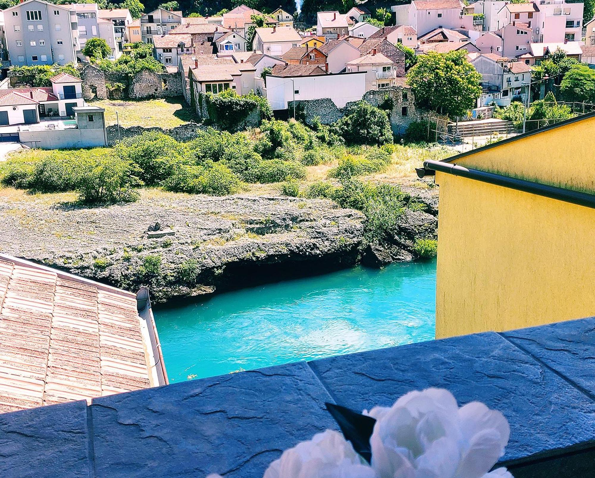 Zara Apartment With Terrace Near Old Town Mostar Bagian luar foto