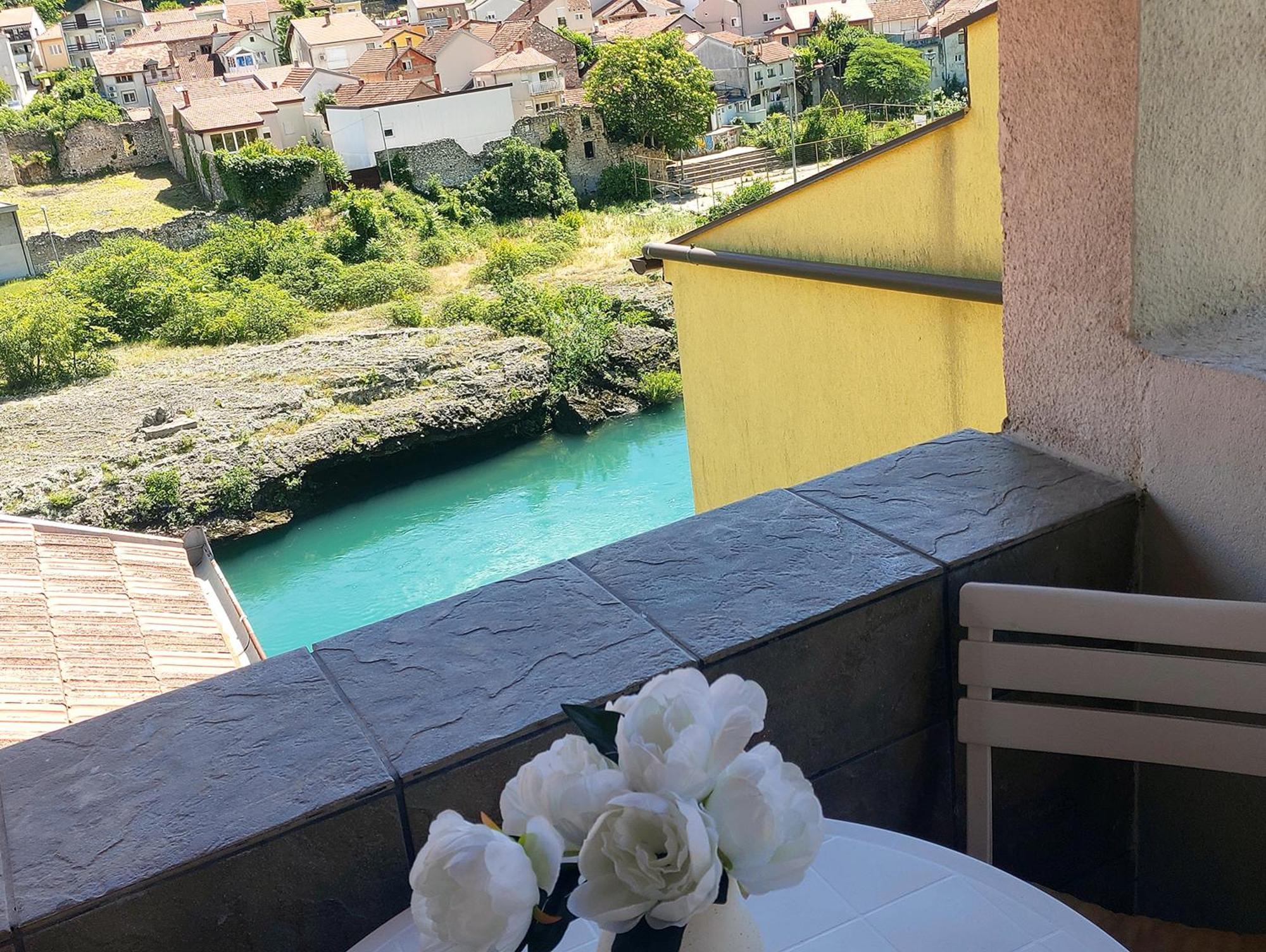 Zara Apartment With Terrace Near Old Town Mostar Bagian luar foto